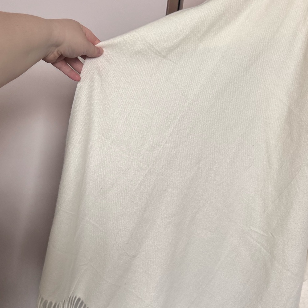Ivory Shawl - Picture 4 of 6